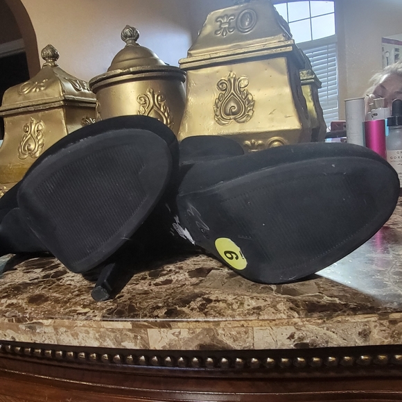 Boots - Picture 3 of 4